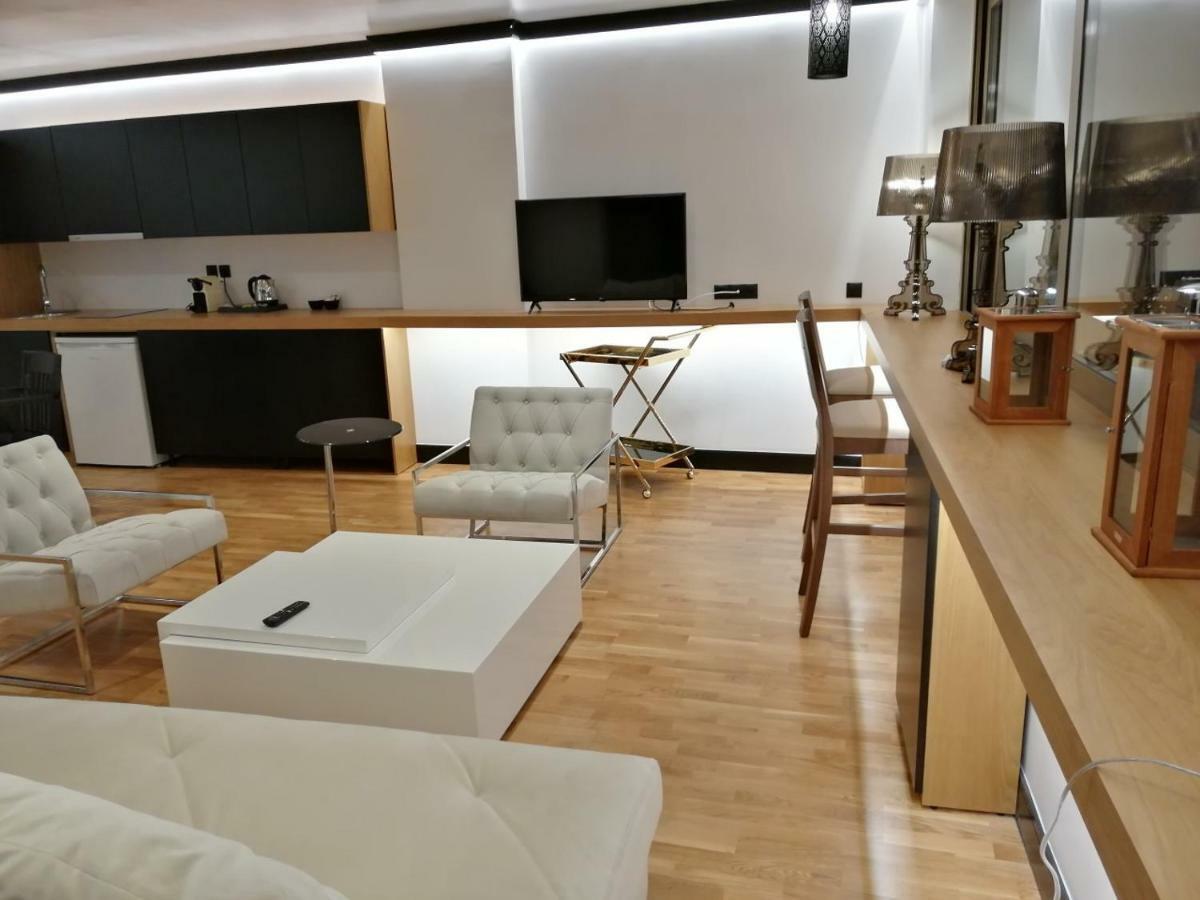 Andromeda Downtown Residence Атина Екстериор снимка